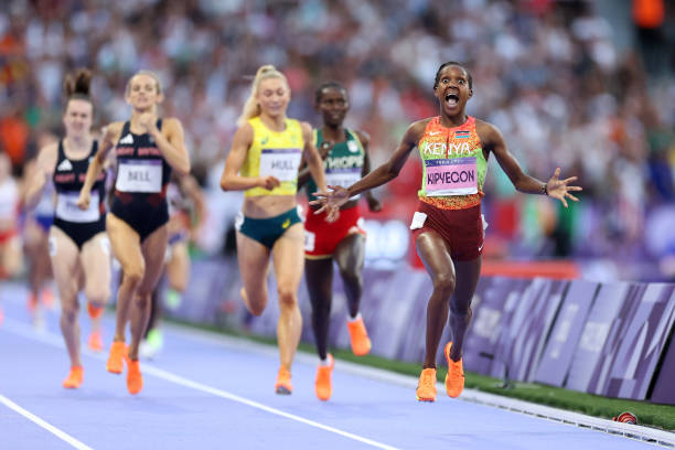 慢动作下的跳远艺术:高清视频技术展现运动员风采