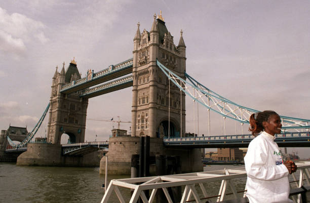 伏明霞简介:从体育明星到家庭主妇的转变