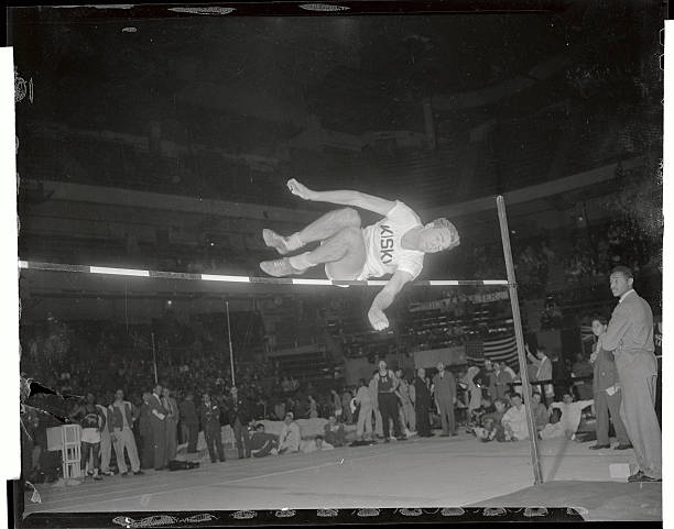 跳水运动员面部严重受伤：裂脸男高清视频引热议