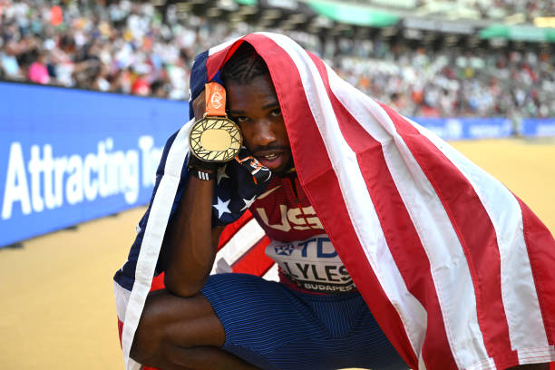 全红婵全运会领奖视频记录辉煌,未来可期