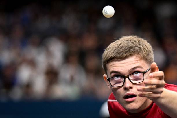 乒乓球桌台面尺寸及网高规范解析