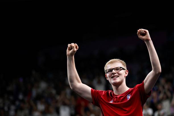 横拍VS直拍？不同打法的高性价比球拍品牌选购指南