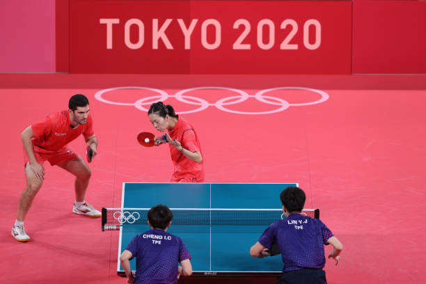 红双喜热门乒乓球拍对比：天极、狂飙哪款更强？