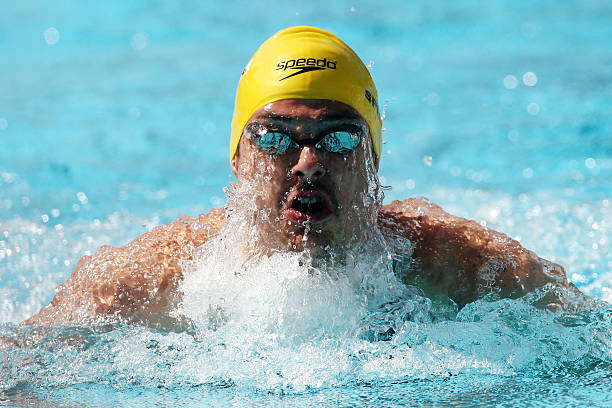 女人梦见游泳池：解读梦中的水与自我