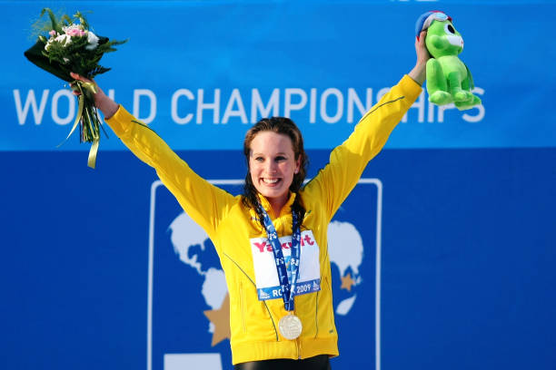 小朋友在游泳拼音学习指南