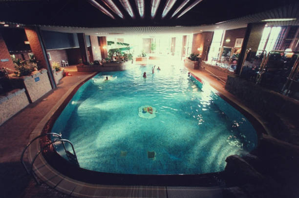 游泳时如何有效预防病毒感染？关键防护措施解析