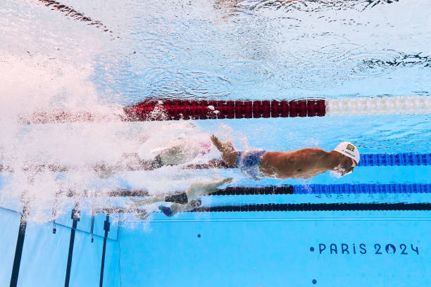 游泳新手必看:蛙泳蹬腿的四个关键动作教学