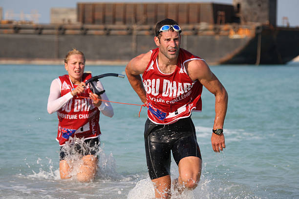 卡路里消耗大比拼:女生游泳一小时相当于慢跑多久?