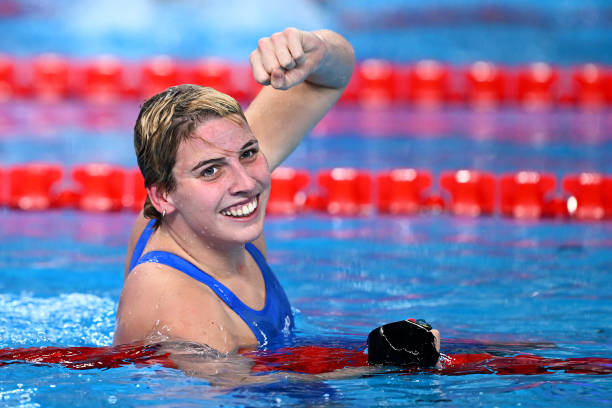 游泳比赛简介撰写实例分析与参考