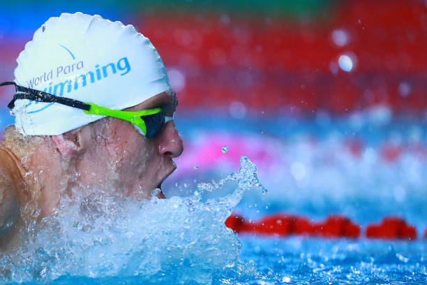 如何自定义金海豚游泳考级背景图以适应不同教学场景