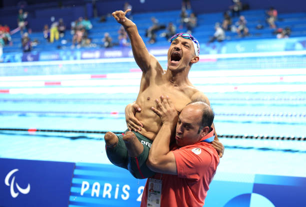 减肥效果对比：游泳一小时和跑步一小时，哪个更适合你？