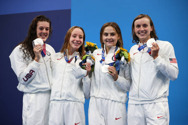 蝶泳的波浪式身体动作解析与常见错误纠正