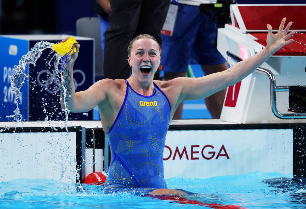 诡异婚礼:游泳池中的恐怖接亲