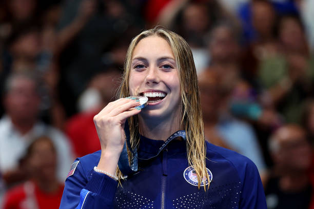 小学游泳等级标准详解:从“水中小白”到“游泳小健将”