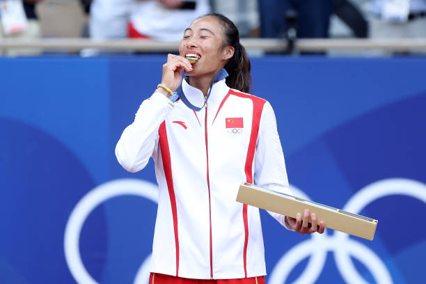 从草地球场到红土：知名网球俱乐部的场地特色解析