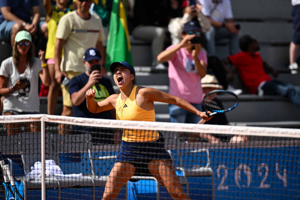 双打与单打比赛中擦网球规则的区别