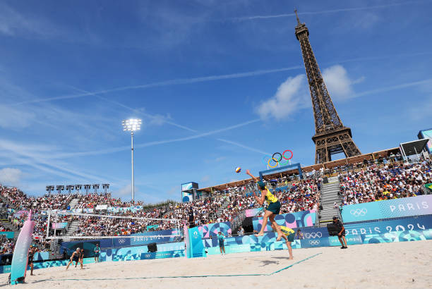 排球一传与二传技术详解：基础动作与战术配合