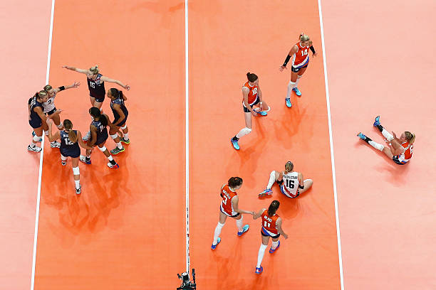 排球比赛规则解析：发球后每队最多可触球次数