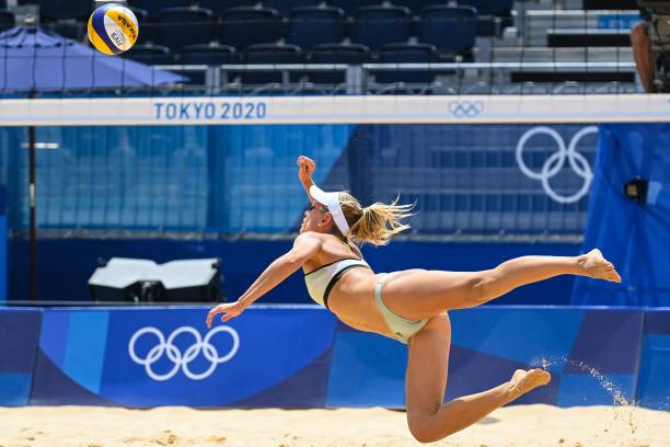 俄罗斯女排主力冈察洛娃白长袜造型引热议