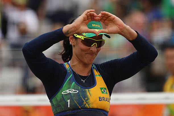 排球小天才：小学生女生排球训练与比赛集锦