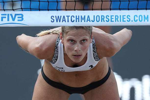 动感十足！排球比赛海报设计模板，展现活力与力量