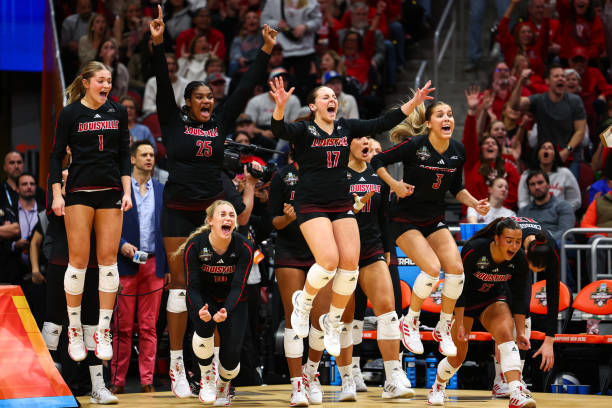 排球防守基础：移动步法与救球动作要领