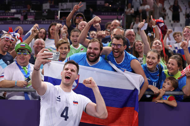 排球场上6个位置的战术配合与轮转规则