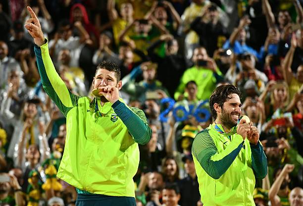 裁判视角:六人制排球发球犯规的判断标准与处罚方式