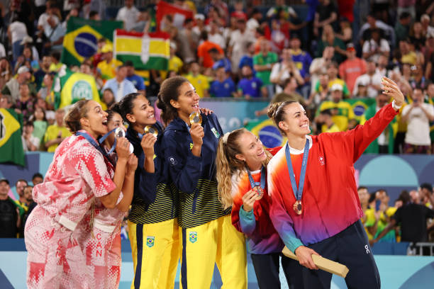 排球叠指式训练指南：避免常见错误与受伤风险