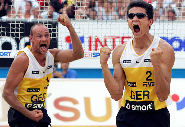 室内排球比赛场地尺寸图:裁判区与替补席位置