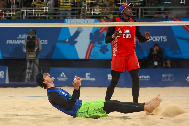 排球接发球正确姿势与技巧视频指南