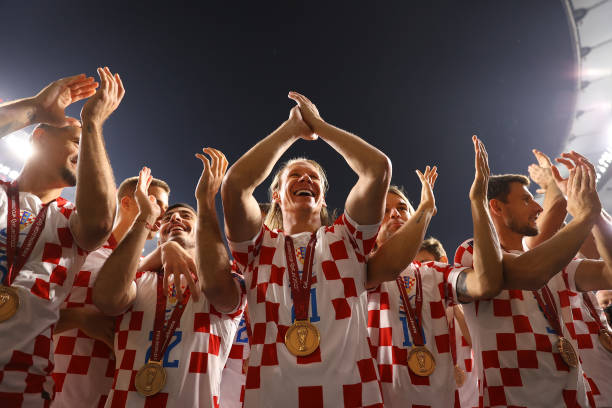 法国队夺冠之路：姆巴佩关键进球锁定胜局